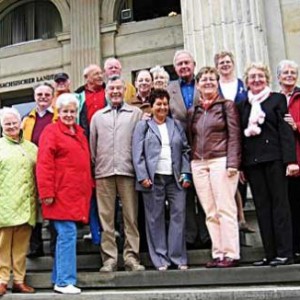 Besuch des Landtags 2007 Die AG 60plus im Unterbezirk Delmenhorst hat im September 2007 auf Einladung der örtlichen Landtagsabgeordneten Swantje Hartmann den Niedersächsischen Landtag besucht.